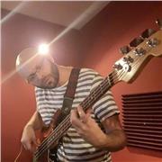 Profesor de guitarra y matemáticas... me gusta dar clases a los niños